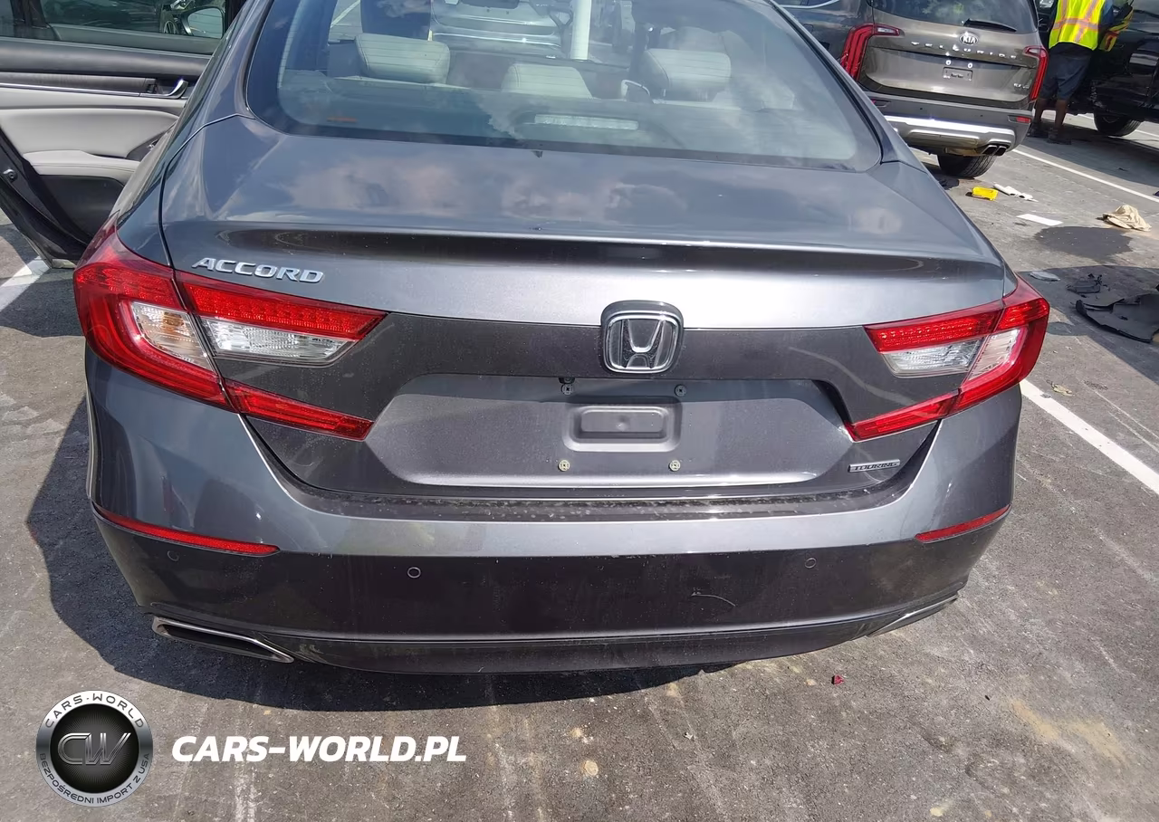 2018 Honda Accord Touring VIN:1HGCV1F95JA023202 - 16