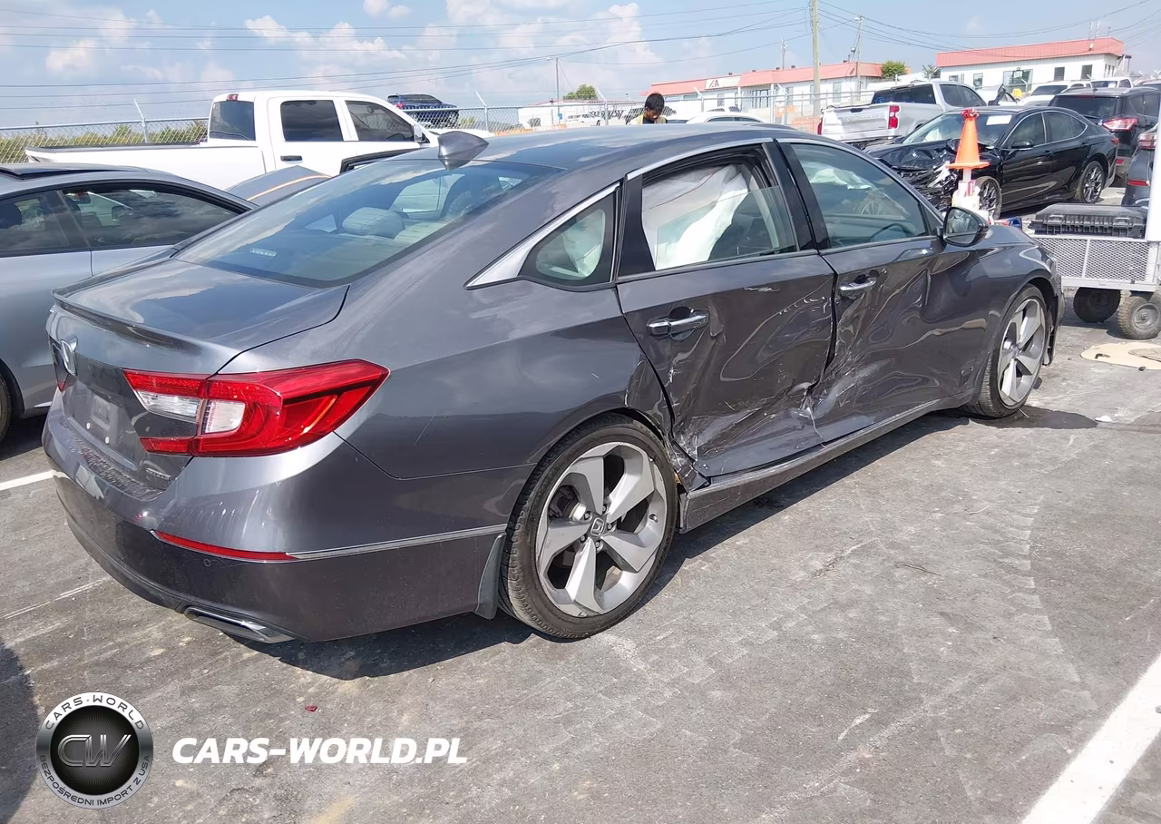 2018 Honda Accord Touring VIN:1HGCV1F95JA023202 - 4