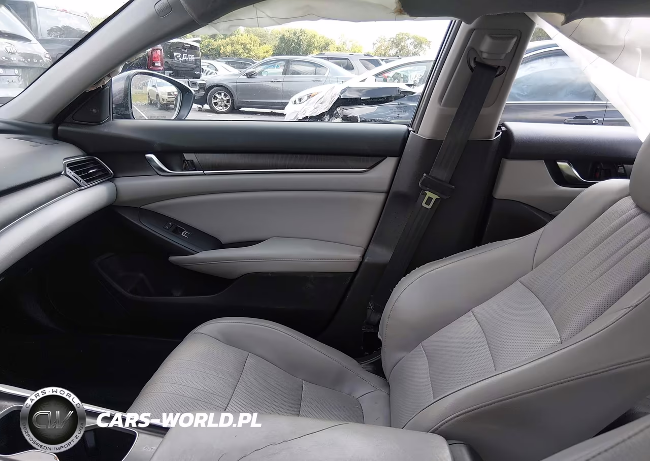 2018 Honda Accord Touring VIN:1HGCV1F95JA023202 - 5