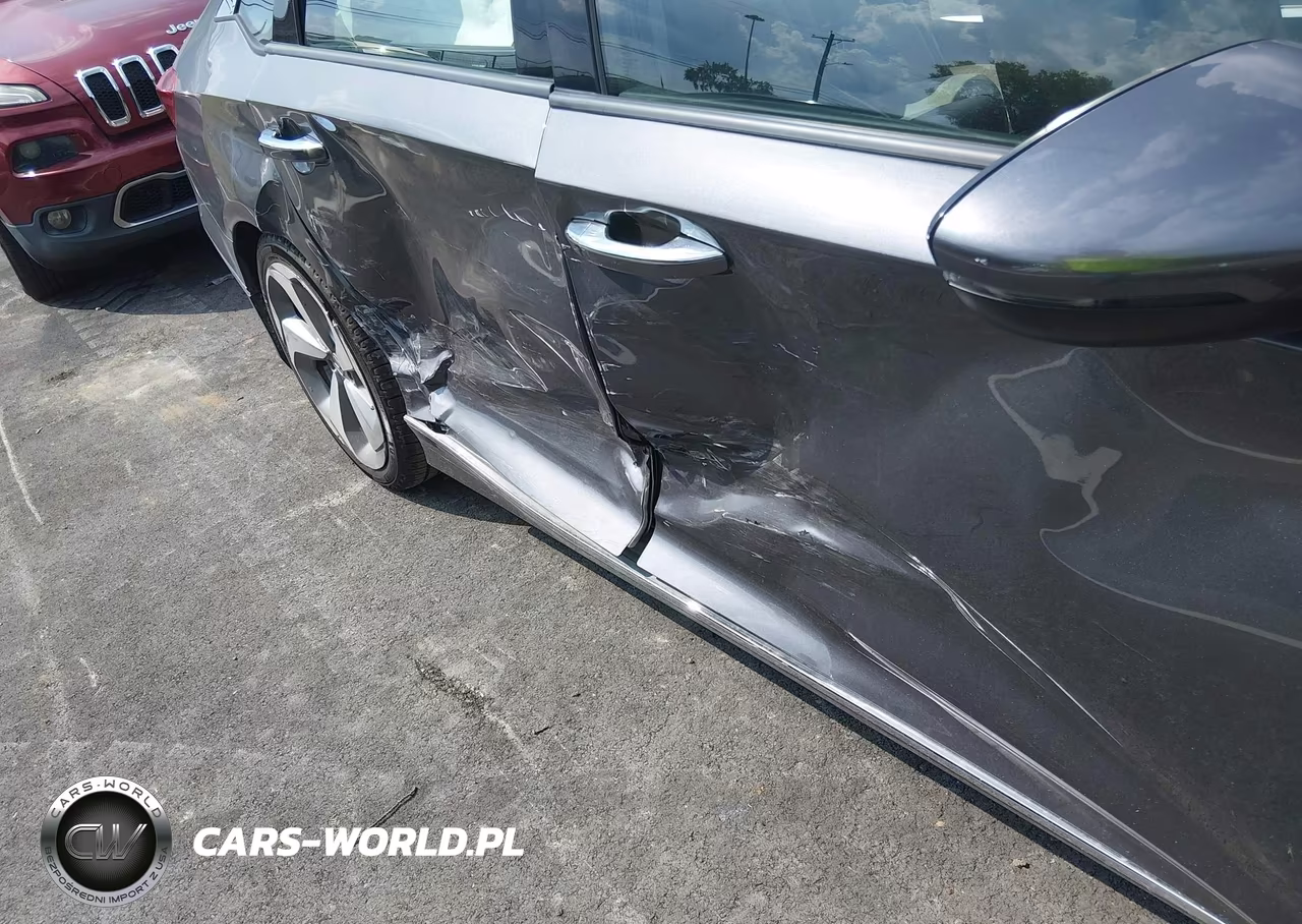 2018 Honda Accord Touring VIN:1HGCV1F95JA023202 - 6