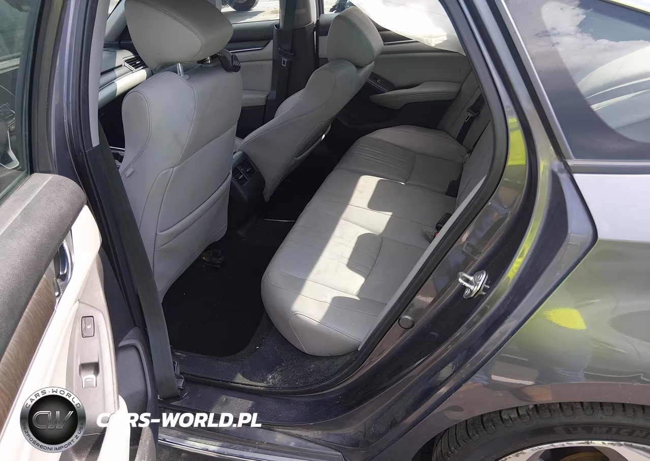 2018 Honda Accord Touring VIN:1HGCV1F95JA023202 - 8
