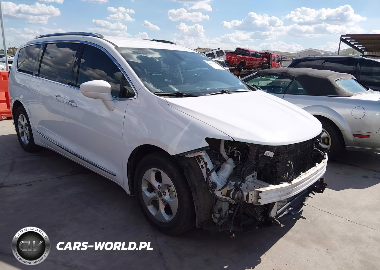 2018 Chrysler Pacifica Hybrid Touring L VIN:2C4RC1L78JR124795 - 1