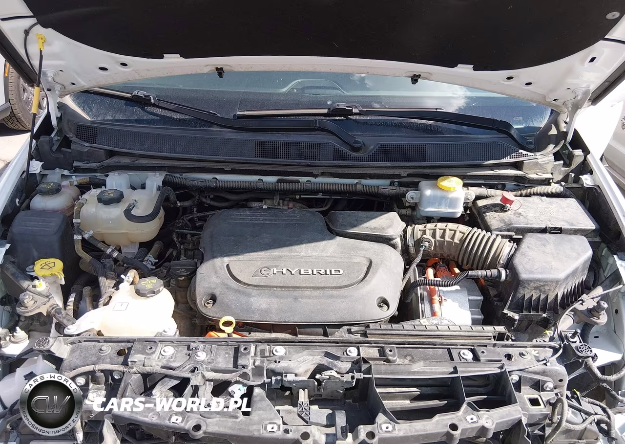 2018 Chrysler Pacifica Hybrid Touring L VIN:2C4RC1L78JR124795 - 10
