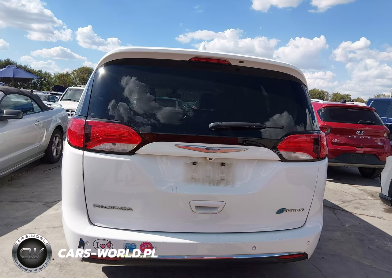 2018 Chrysler Pacifica Hybrid Touring L VIN:2C4RC1L78JR124795 - 16