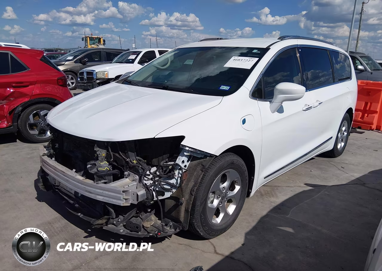 2018 Chrysler Pacifica Hybrid Touring L VIN:2C4RC1L78JR124795 - 2