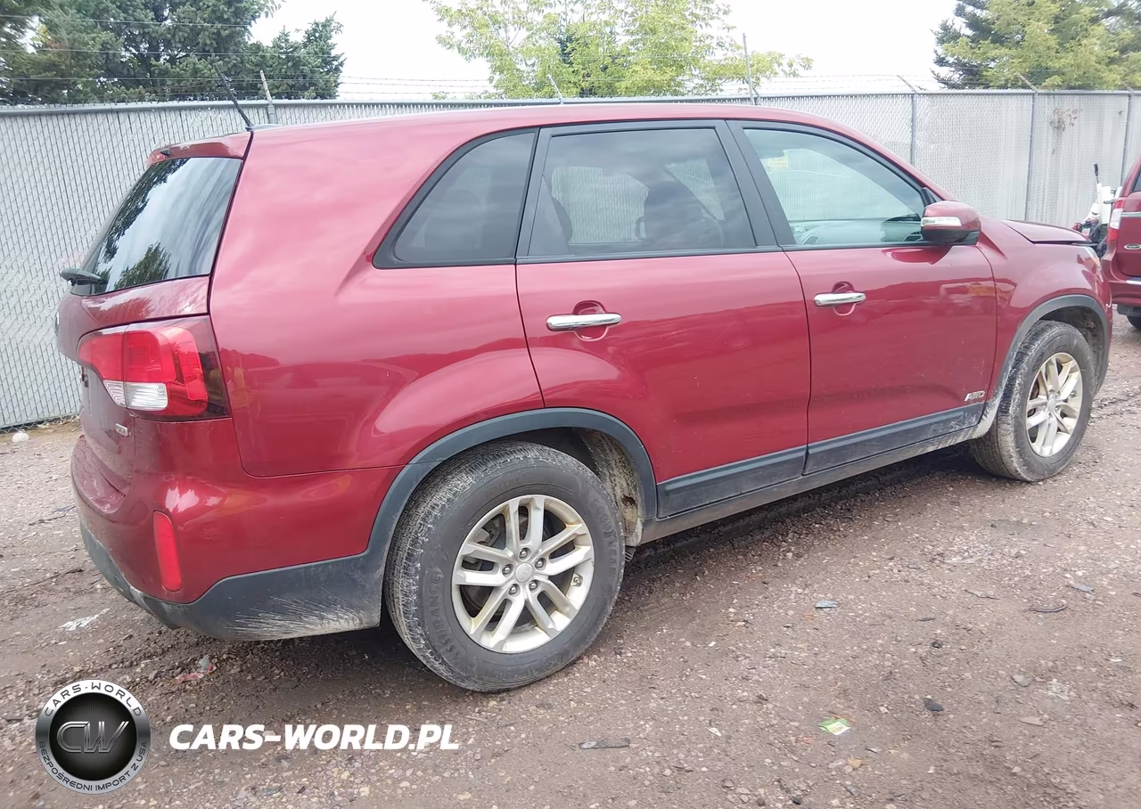 2015 Kia Sorento Lx VIN:5XYKTCA64FG613911 - 4
