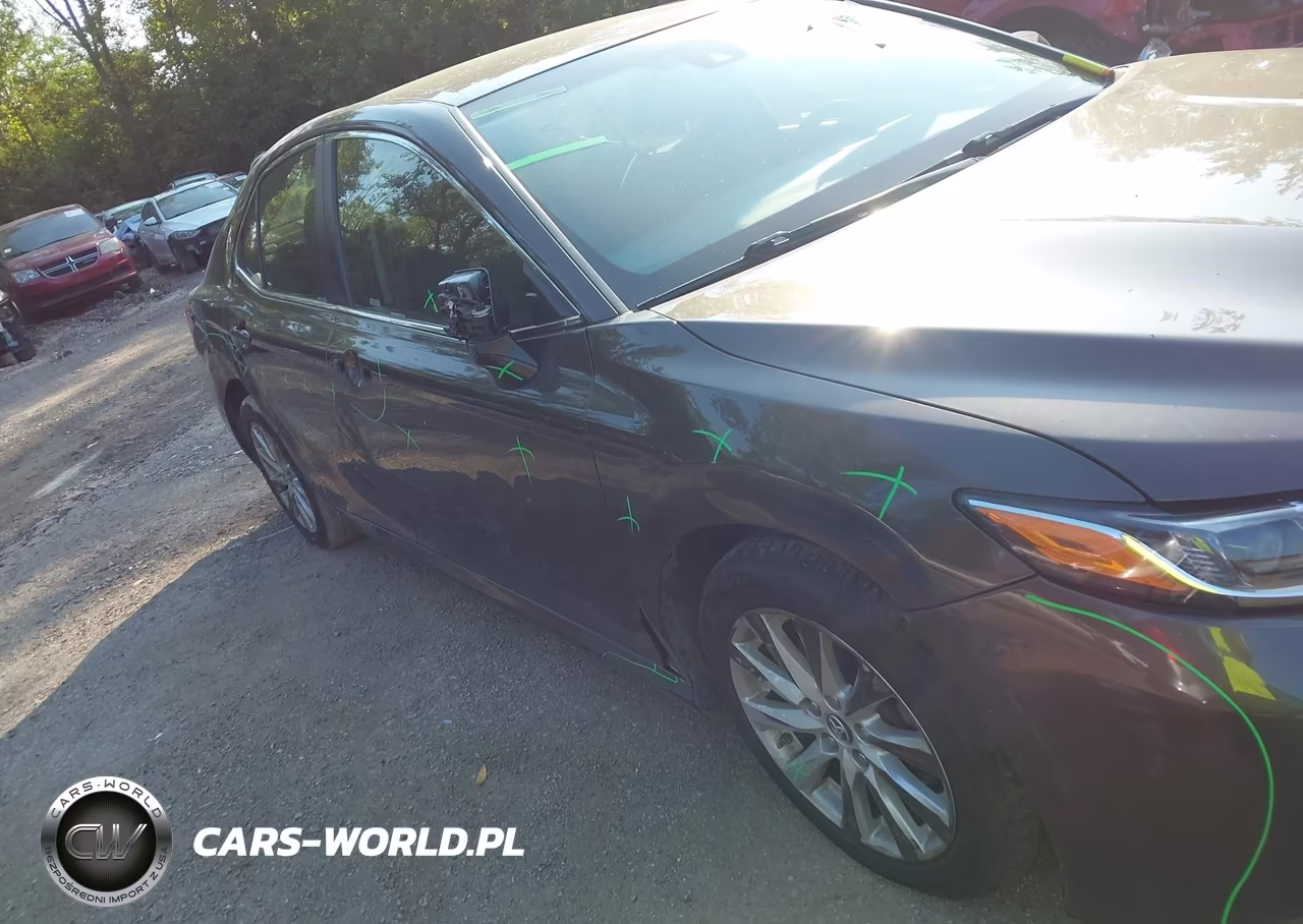 2018 Toyota Camry Le VIN:JTNB11HK3J3015170 - 13
