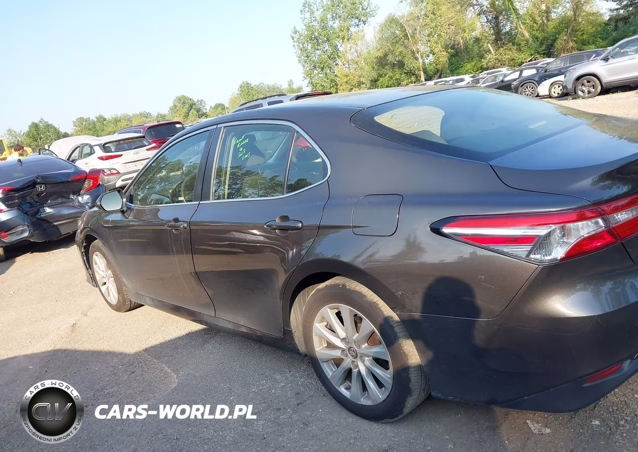 2018 Toyota Camry Le VIN:JTNB11HK3J3015170 - 14