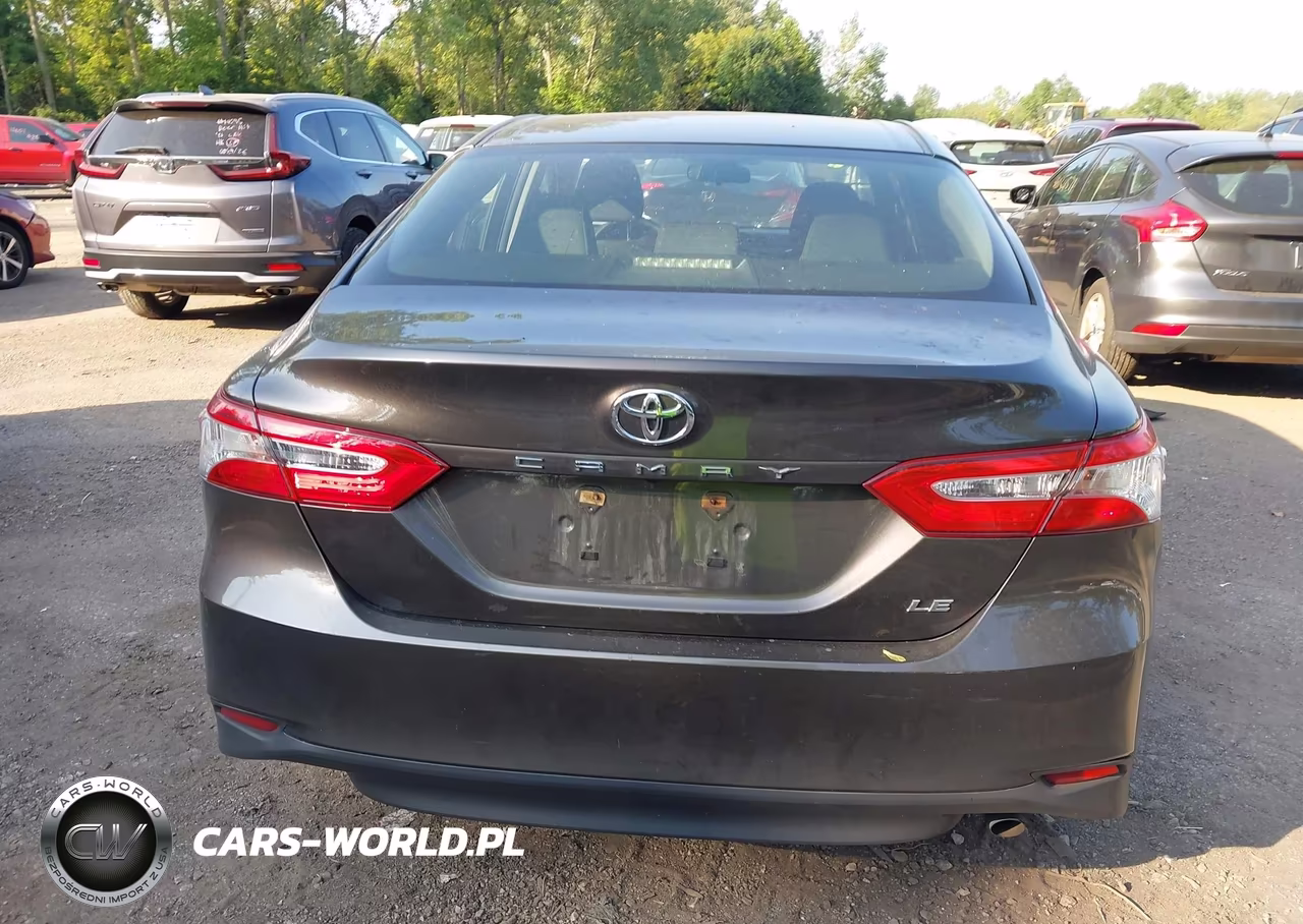 2018 Toyota Camry Le VIN:JTNB11HK3J3015170 - 16