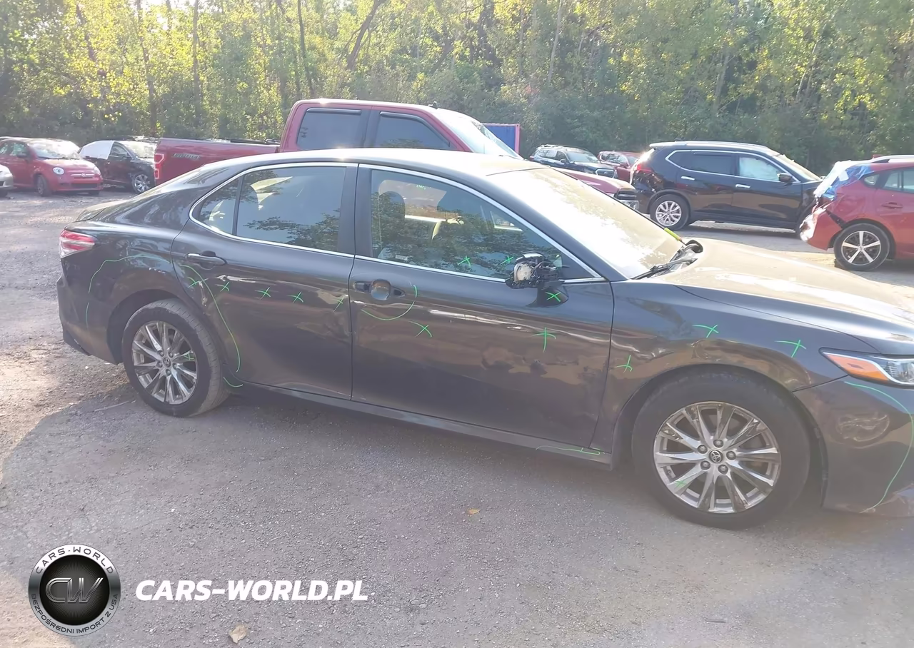 2018 Toyota Camry Le VIN:JTNB11HK3J3015170 - 6