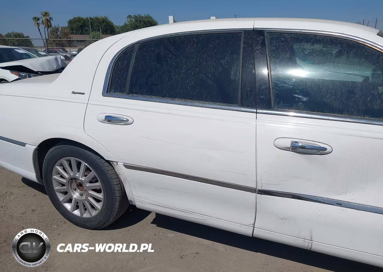2004 Lincoln Town Car Executive-Signature VIN:1LNHM81W34Y647813 - 16