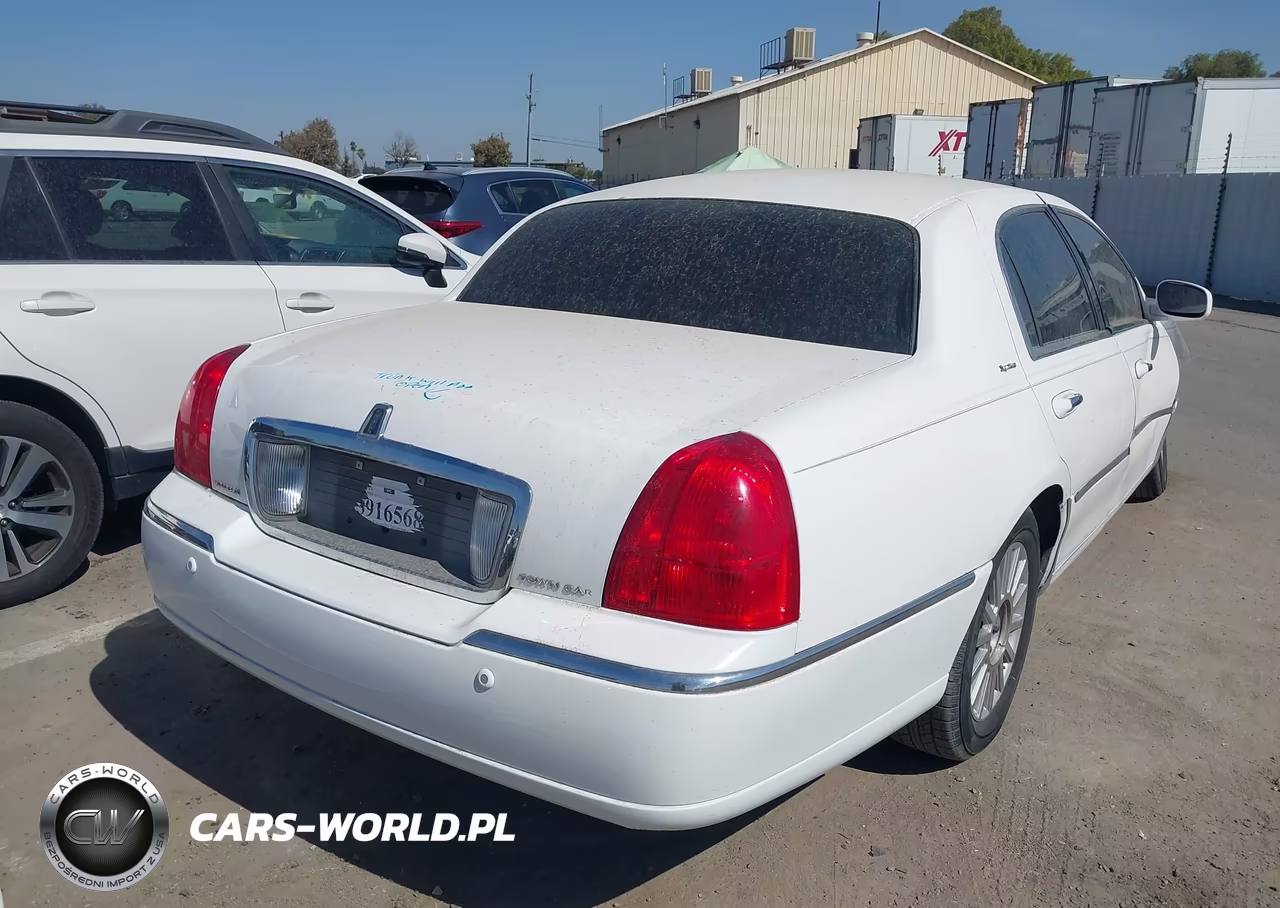 2004 Lincoln Town Car Executive-Signature VIN:1LNHM81W34Y647813 - 4