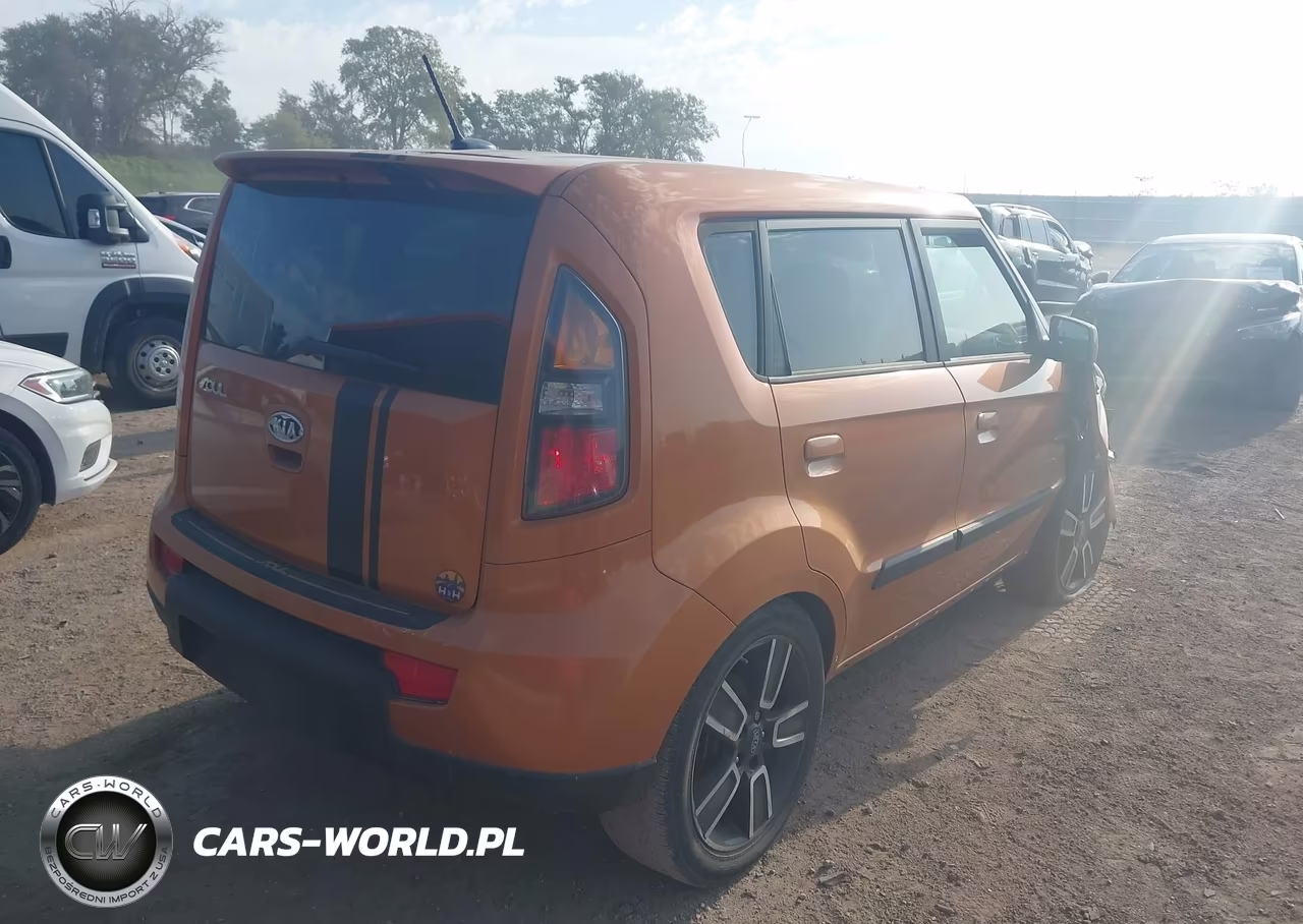 2010 Kia Soul + VIN:KNDJT2A28A7107958 - 4