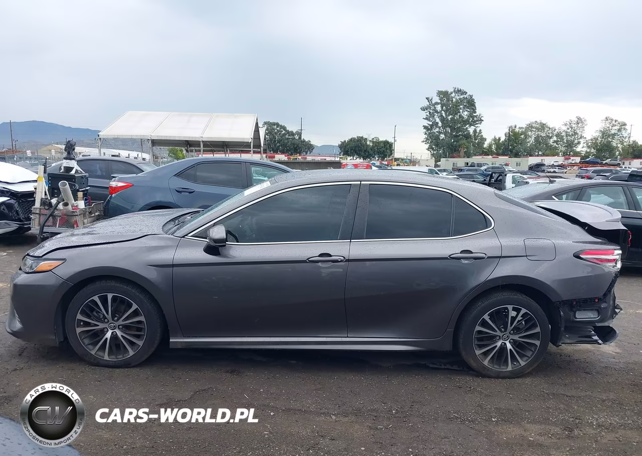 2018 Toyota Camry Se VIN:4T1B11HK4JU643149 - 14
