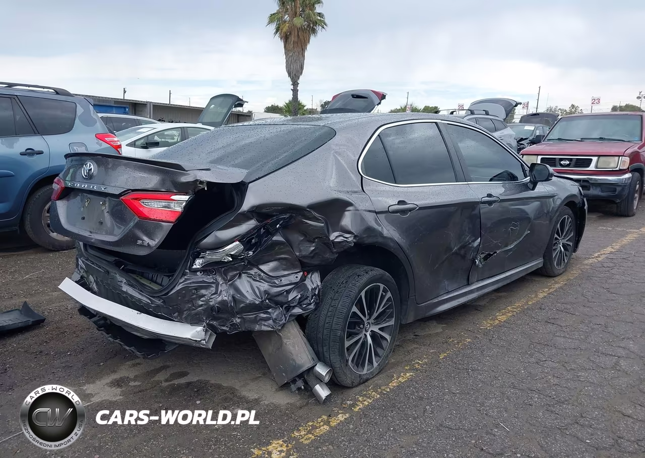 2018 Toyota Camry Se VIN:4T1B11HK4JU643149 - 4