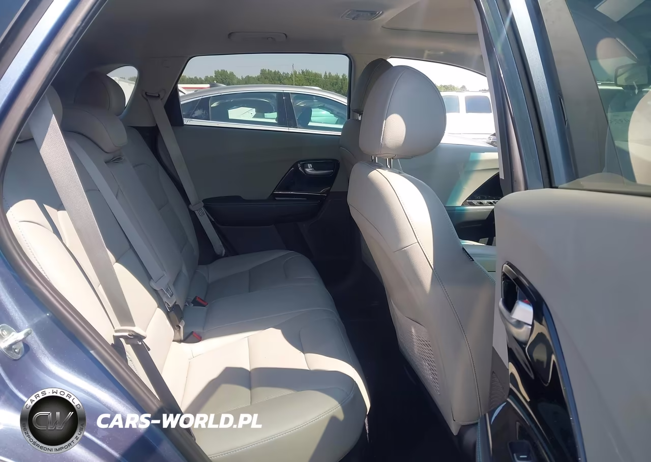 2020 Kia Niro Touring Special Edition VIN:KNDCC3LC4L5444114 - 8