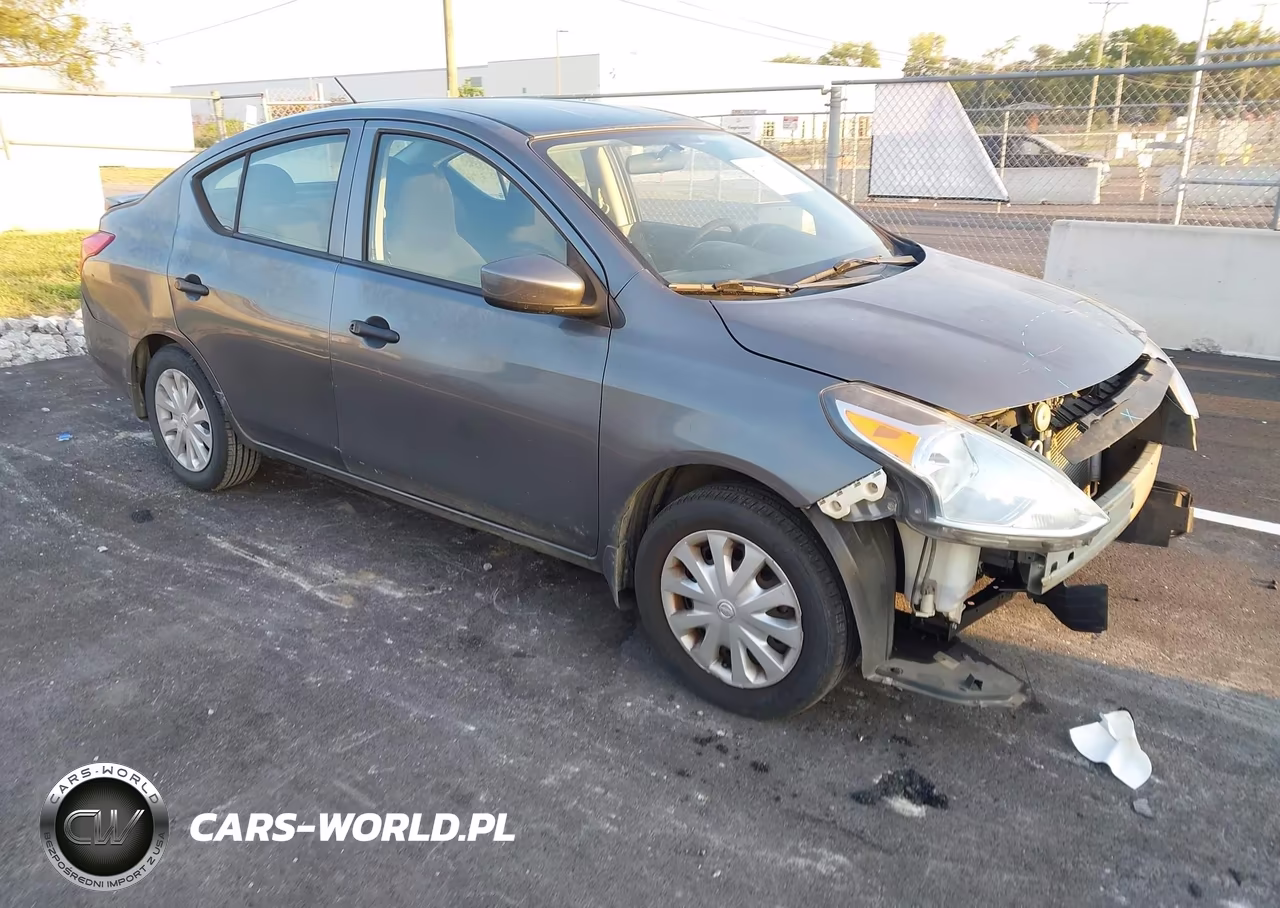 2017 Nissan Versa 1.6 S+