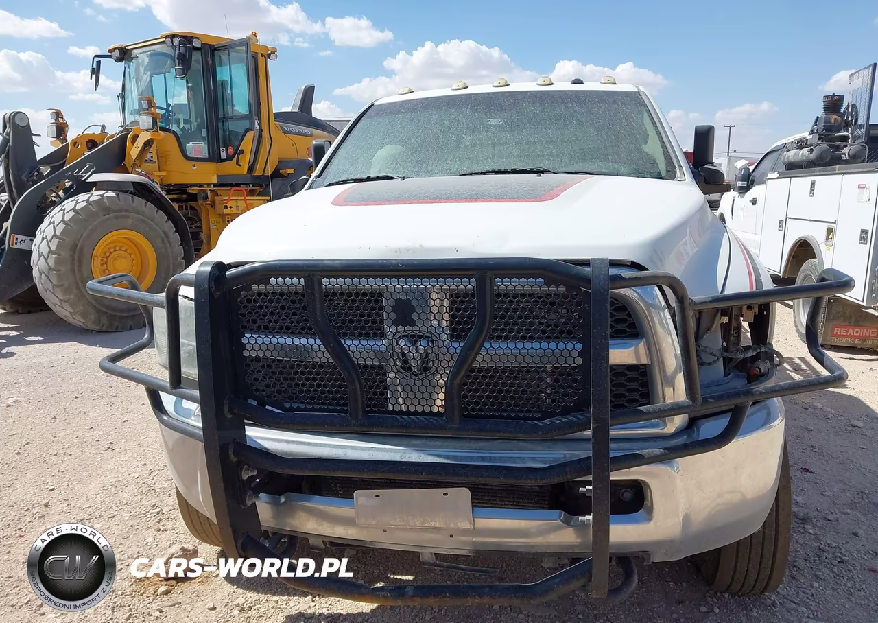 2018 Ram 5500 Chassis Tradesman-Slt-Laramie VIN:3C7WRNFL1JG157471 - 11