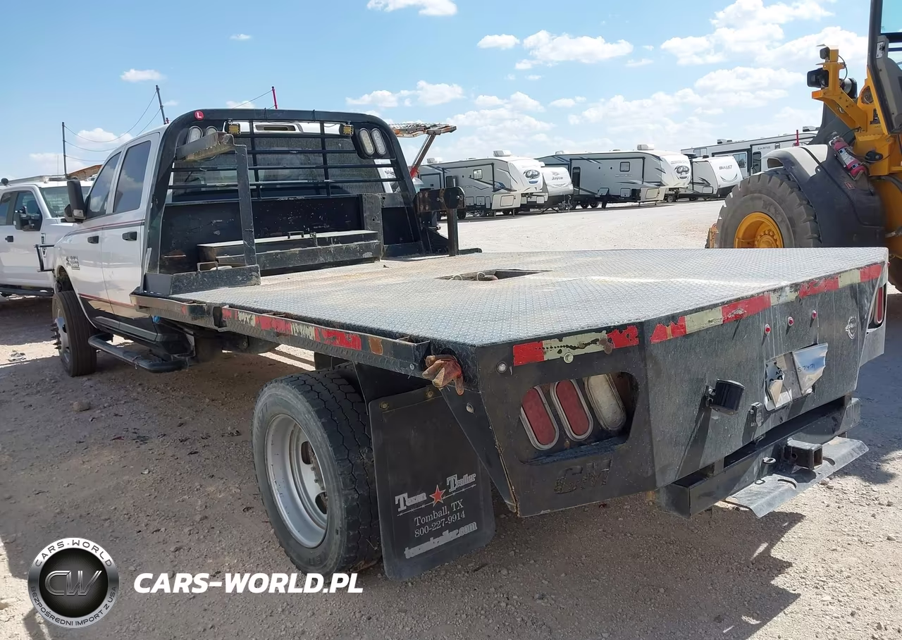 2018 Ram 5500 Chassis Tradesman-Slt-Laramie VIN:3C7WRNFL1JG157471 - 3