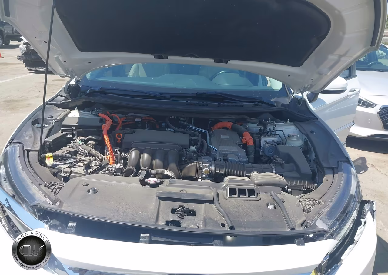 2018 Honda Clarity Plug-In Hybrid Touring VIN:JHMZC5F38JC005586 - 10