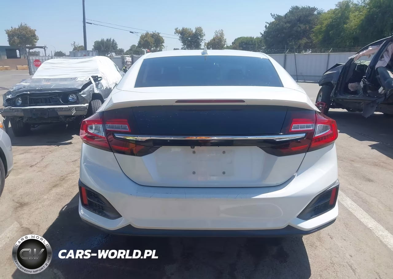 2018 Honda Clarity Plug-In Hybrid Touring VIN:JHMZC5F38JC005586 - 17
