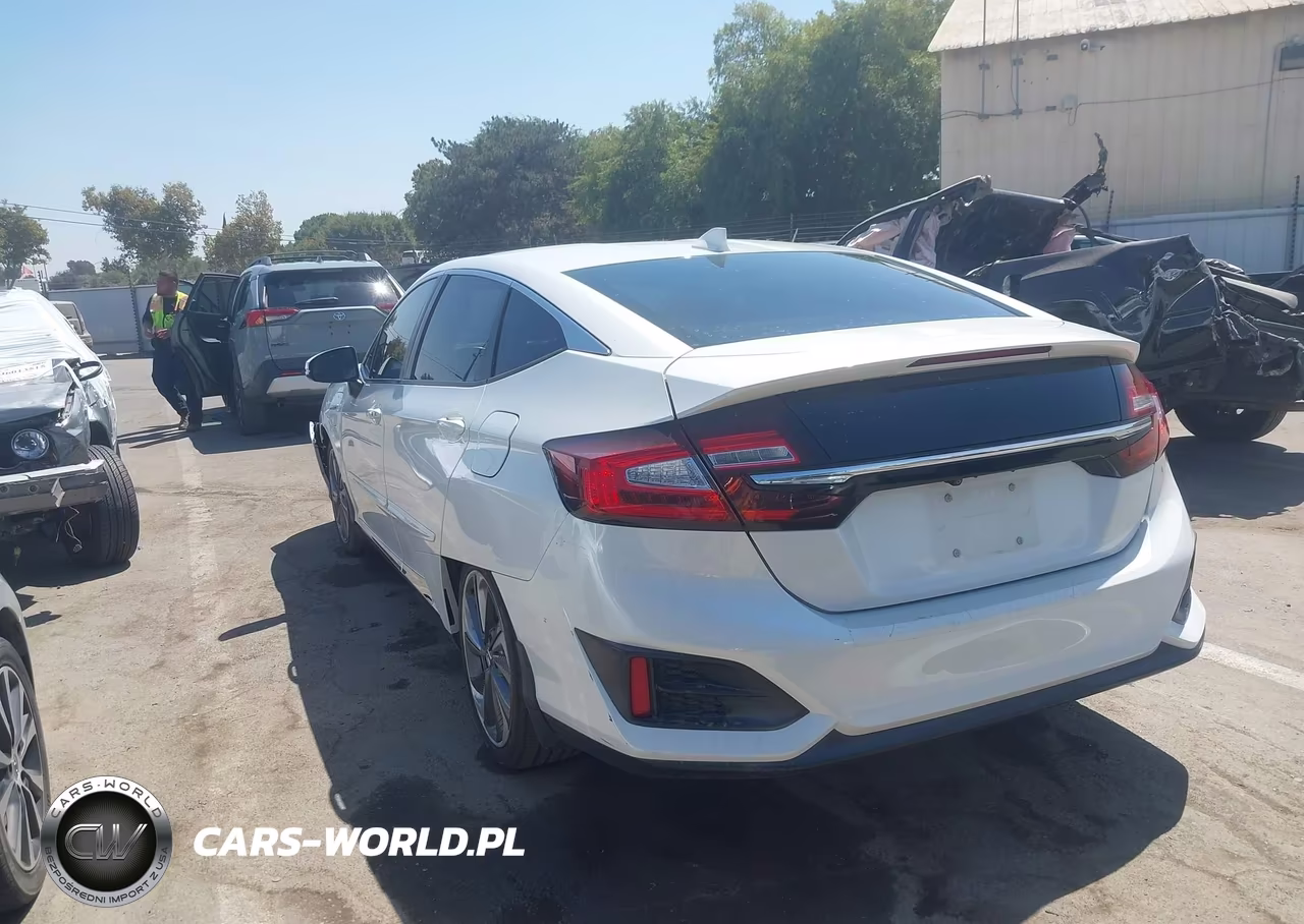 2018 Honda Clarity Plug-In Hybrid Touring VIN:JHMZC5F38JC005586 - 3