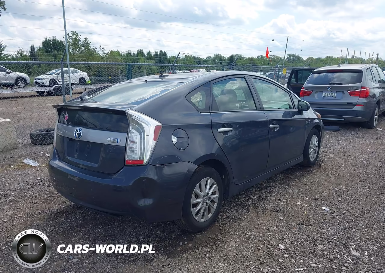 2013 Toyota Prius Plug-In VIN:JTDKN3DP2D3045402 - 4