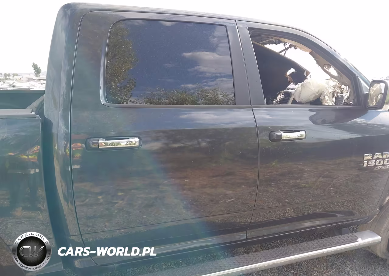 2019 Ram 1500 Classic Laramie 4X2 5'7 Box VIN:1C6RR6NMXKS707505 - 8