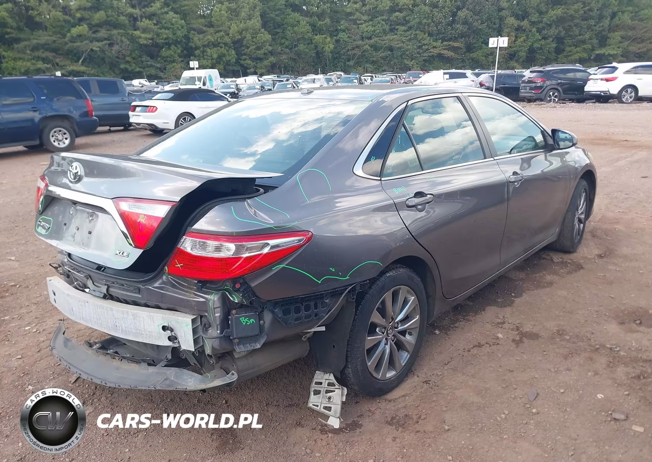 2017 Toyota Camry Xle VIN:4T1BF1FK8HU737727 - 4