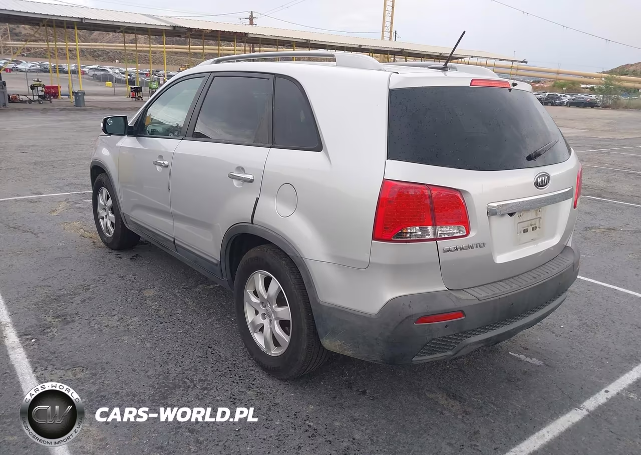 2013 Kia Sorento Lx VIN:5XYKT3A67DG399817 - 3