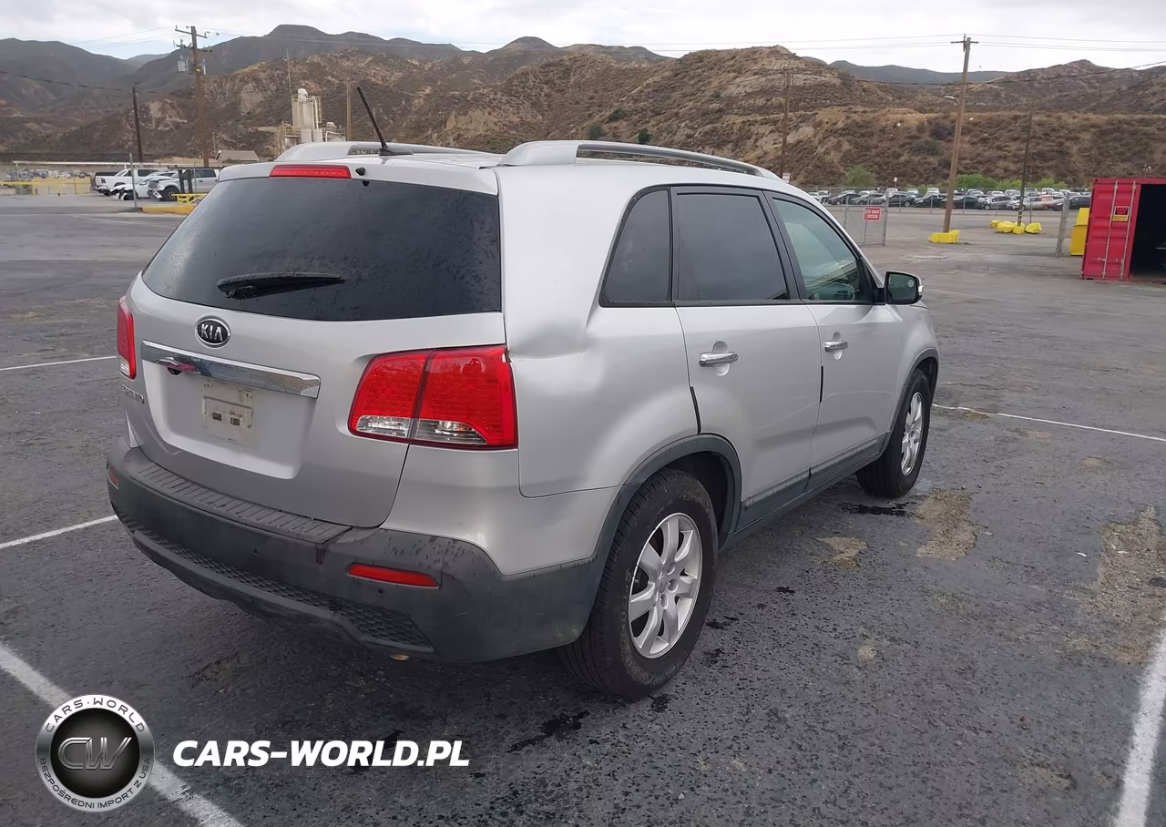 2013 Kia Sorento Lx VIN:5XYKT3A67DG399817 - 4