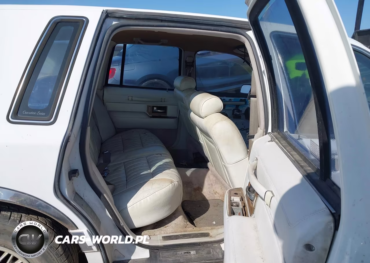 1991 Lincoln Town Car Executive VIN:1LNCM81W0MY758605 - 8
