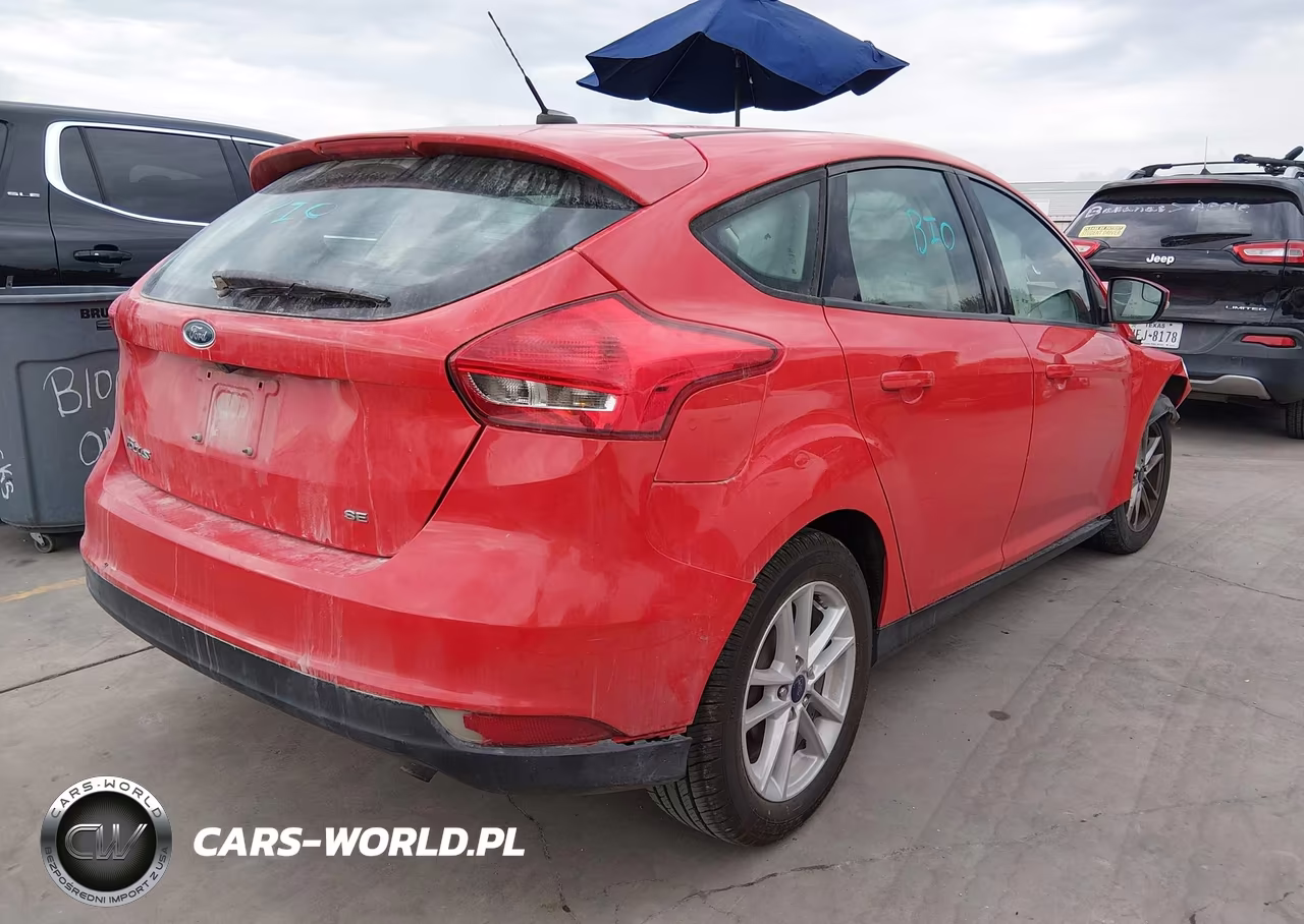 2017 Ford Focus Se VIN:1FADP3K21HL272294 - 4