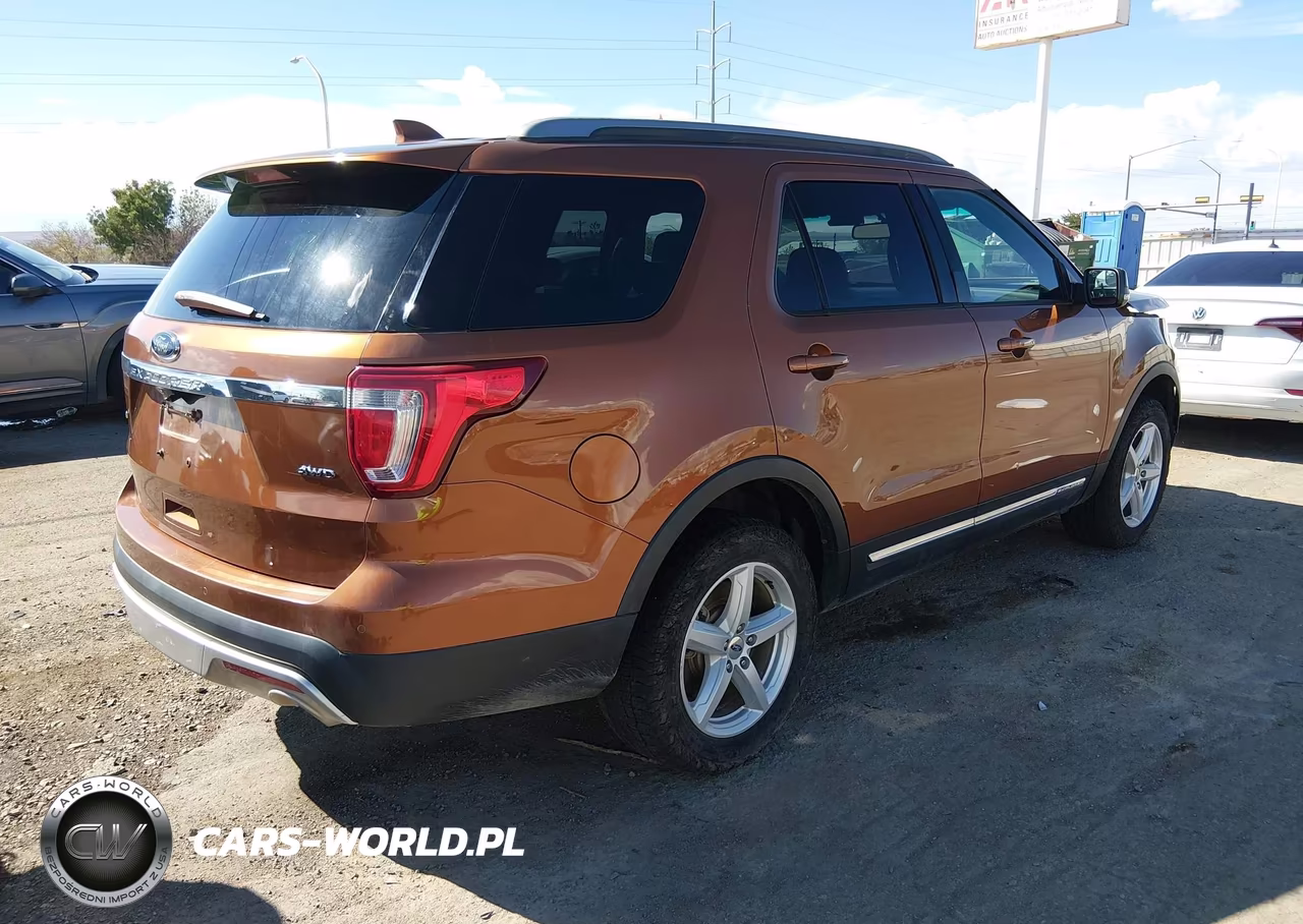 2017 Ford Explorer Xlt VIN:1FM5K8D89HGB14561 - 4