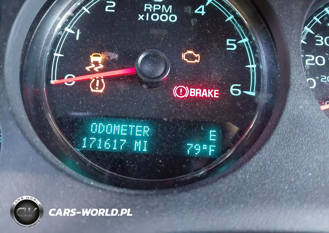 2012 Chevrolet Suburban 1500 Ls VIN:1GNSCHE00CR183429 - 16