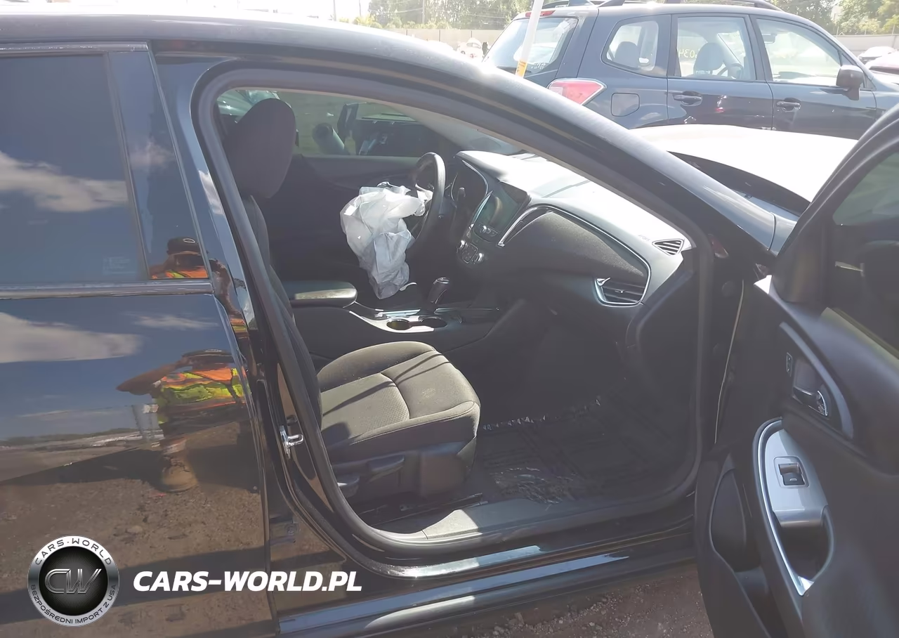 2019 Chevrolet Malibu Lt VIN:1G1ZD5ST2KF157652 - 5