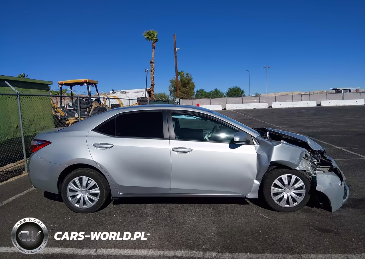 2015 Toyota Corolla Le VIN:5YFBURHE1FP245096 - 13