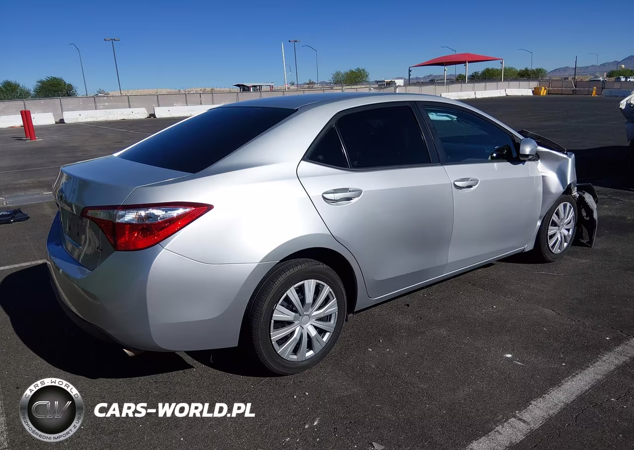 2015 Toyota Corolla Le VIN:5YFBURHE1FP245096 - 4