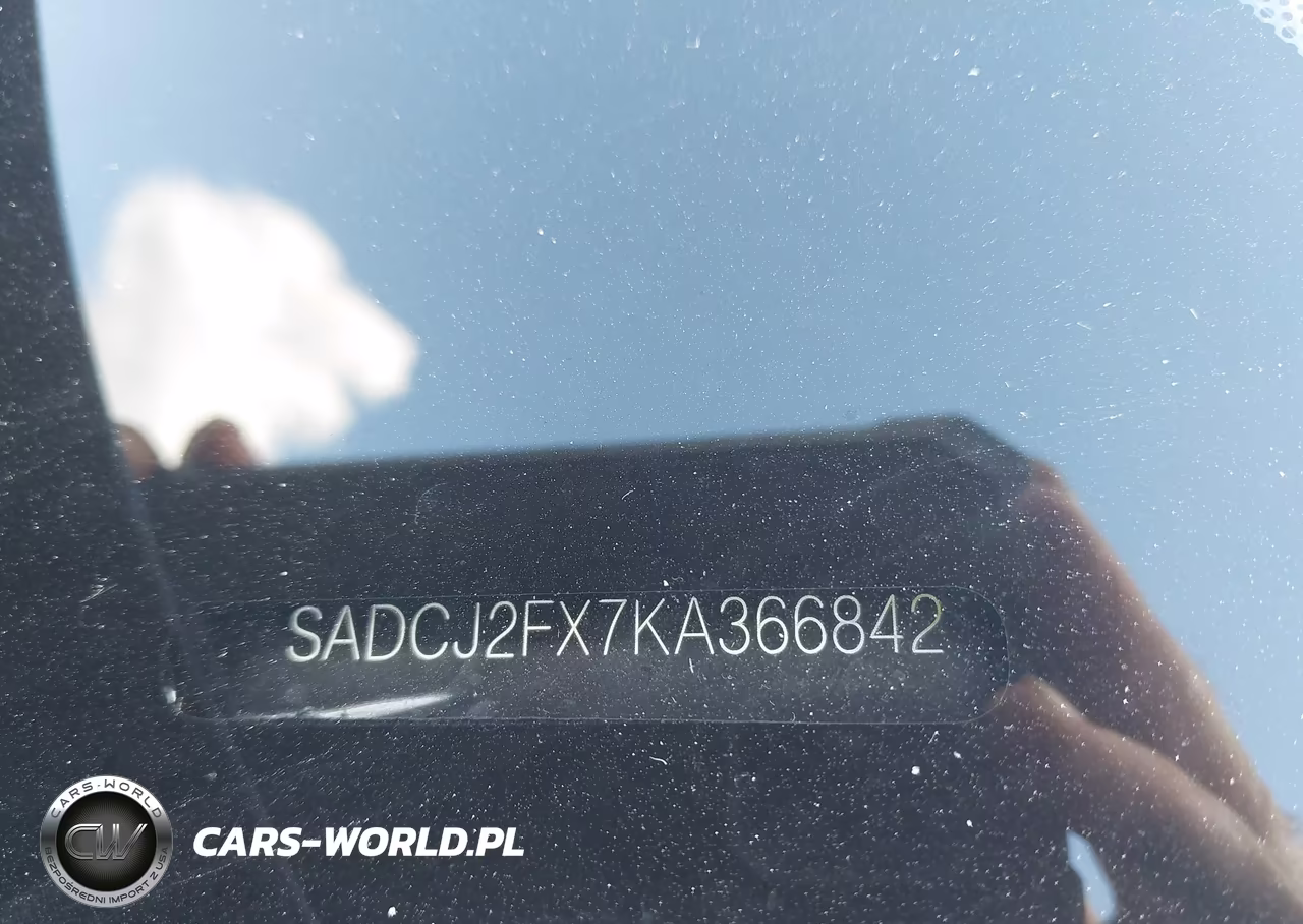 2019 Jaguar F-Pace 25T Premium VIN:SADCJ2FX7KA366842 - 9
