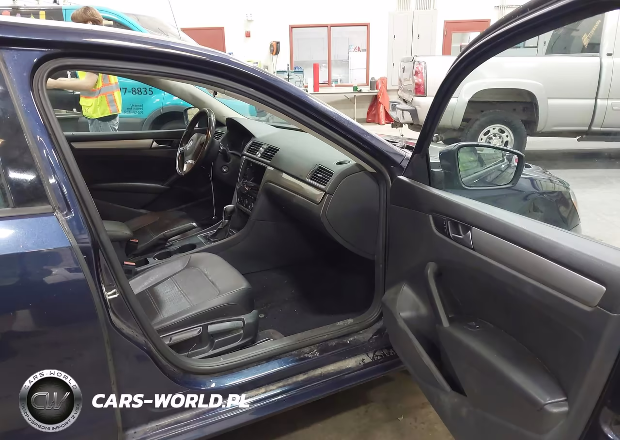2015 Volkswagen Passat 1.8T Wolfsburg Edition VIN:1VWAT7A35FC062107 - 5