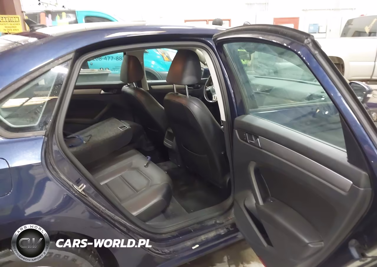 2015 Volkswagen Passat 1.8T Wolfsburg Edition VIN:1VWAT7A35FC062107 - 8