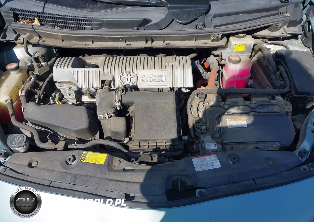 2015 Toyota Prius Plug-In VIN:JTDKN3DP5F3073326 - 10