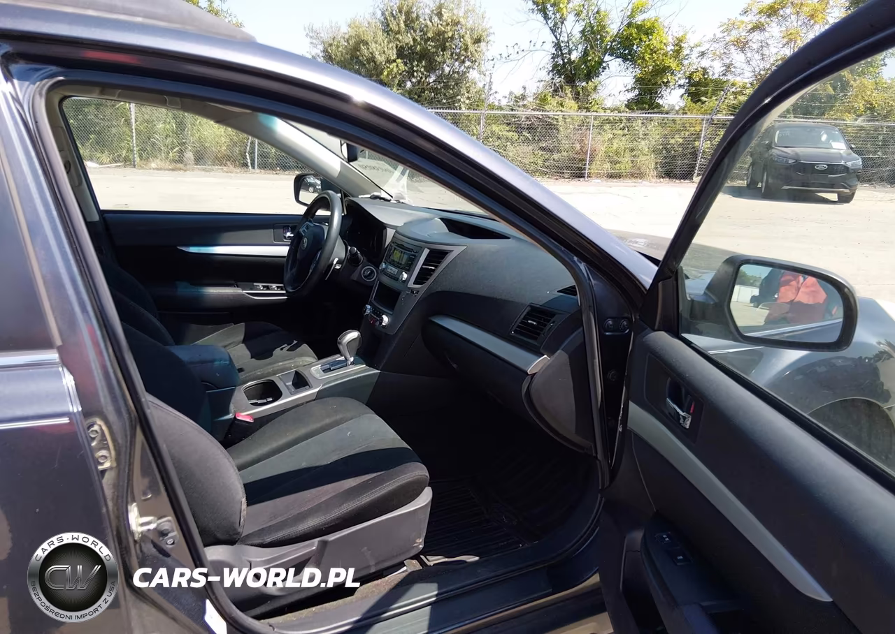 2013 Subaru Outback 2.5I VIN:4S4BRCAC7D3233608 - 4