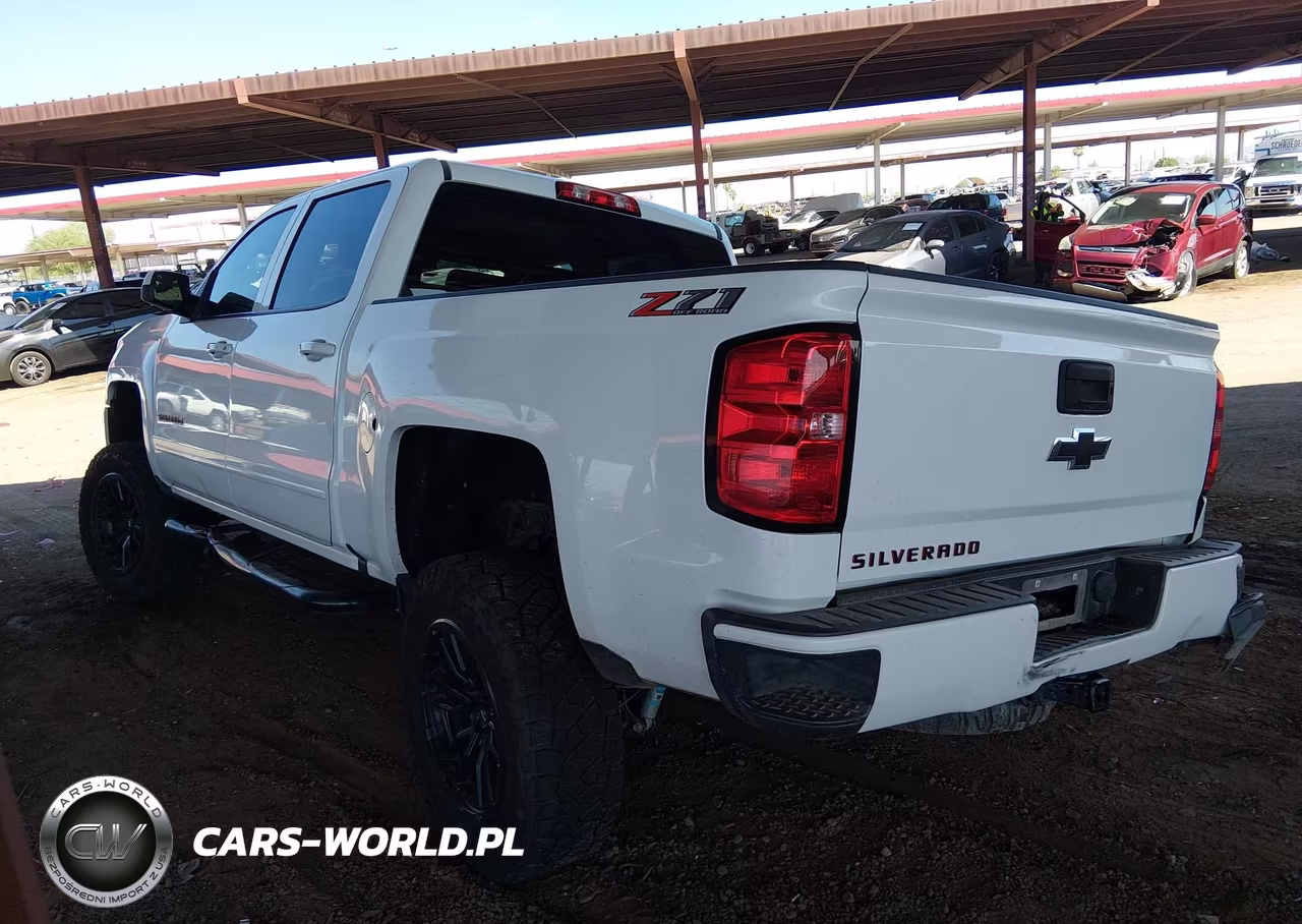 2018 Chevrolet Silverado 1500 2Lt VIN:3GCUKREC1JG350091 - 3