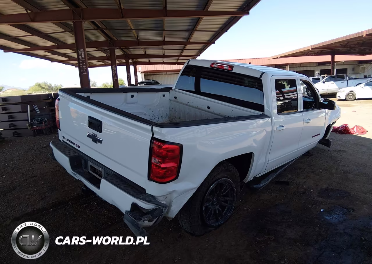2018 Chevrolet Silverado 1500 2Lt VIN:3GCUKREC1JG350091 - 4