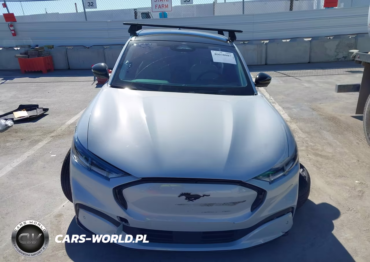 2022 Ford Mustang Mach-E Premium VIN:3FMTK3SU2NMA49600 - 11