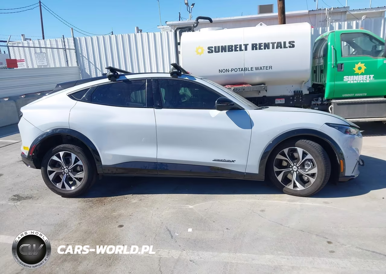 2022 Ford Mustang Mach-E Premium VIN:3FMTK3SU2NMA49600 - 12
