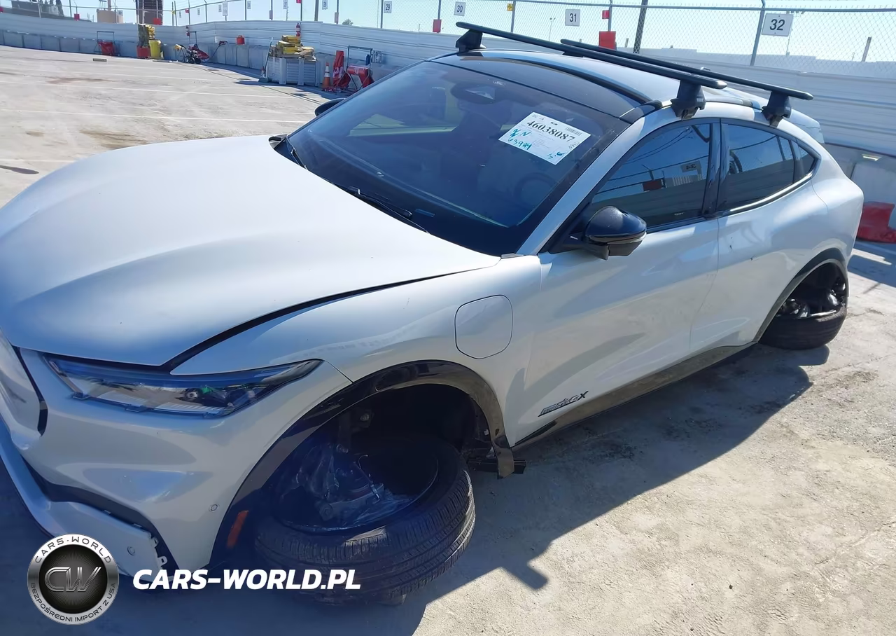 2022 Ford Mustang Mach-E Premium VIN:3FMTK3SU2NMA49600 - 6