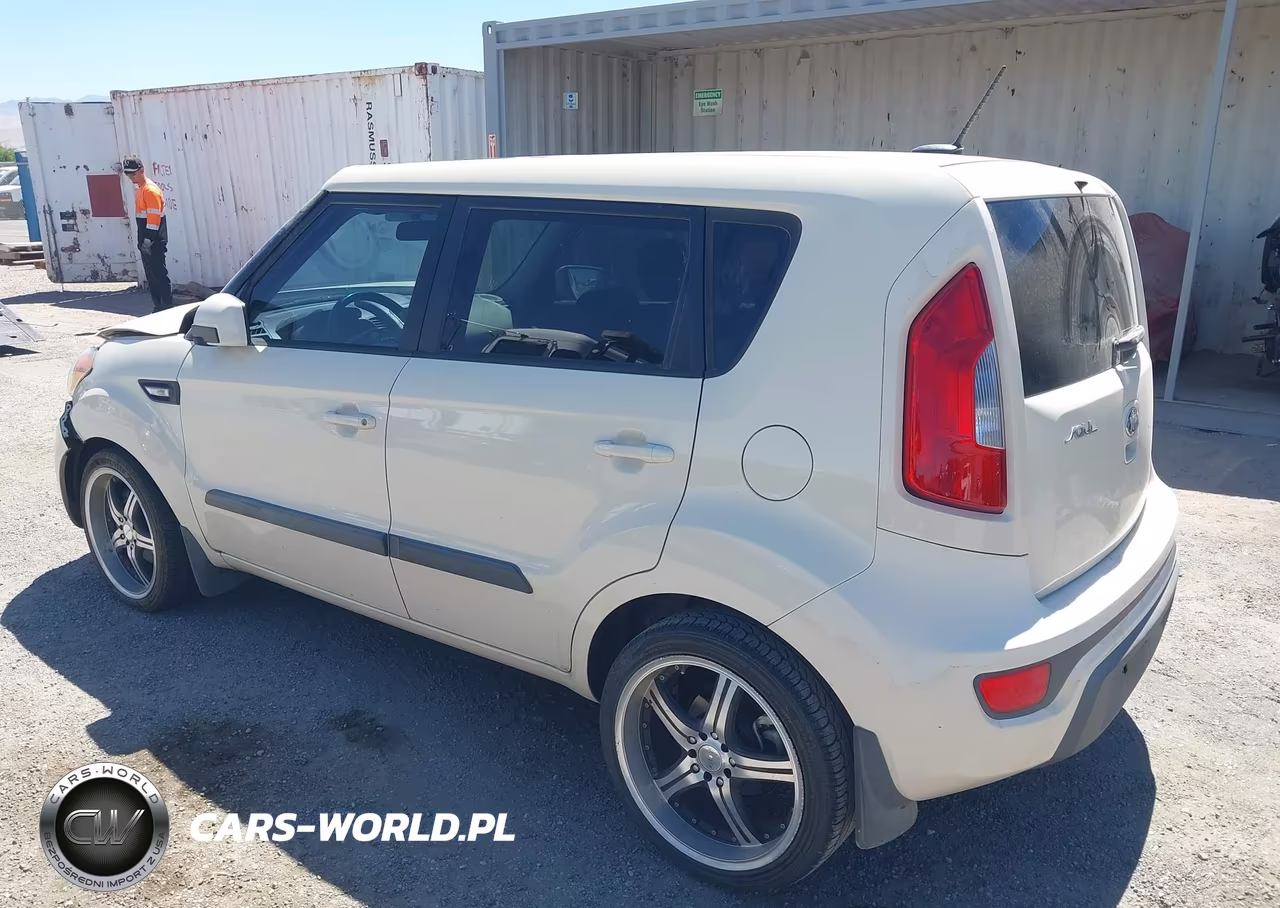 2013 Kia Soul VIN:KNDJT2A51D7517340 - 3