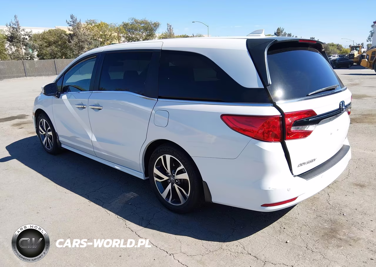 2023 Honda Odyssey Touring VIN:5FNRL6H85PB015889 - 3